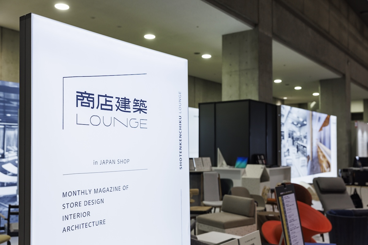 ブースの左右に「オルタミナ」のパーテーションで看板を作成