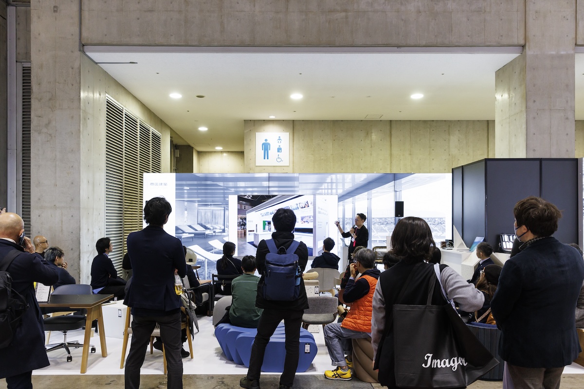 セミナーに集まる人々