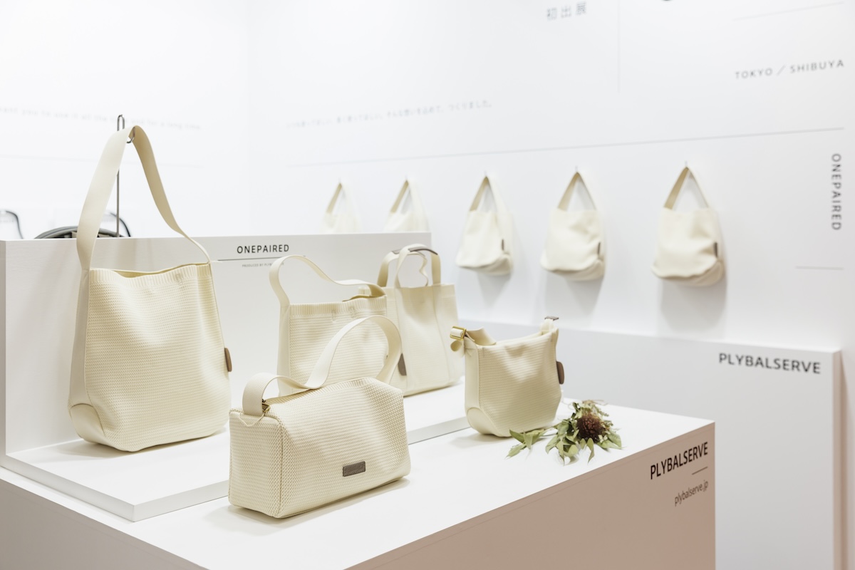 軽くておしゃれなニット素材のバッグ