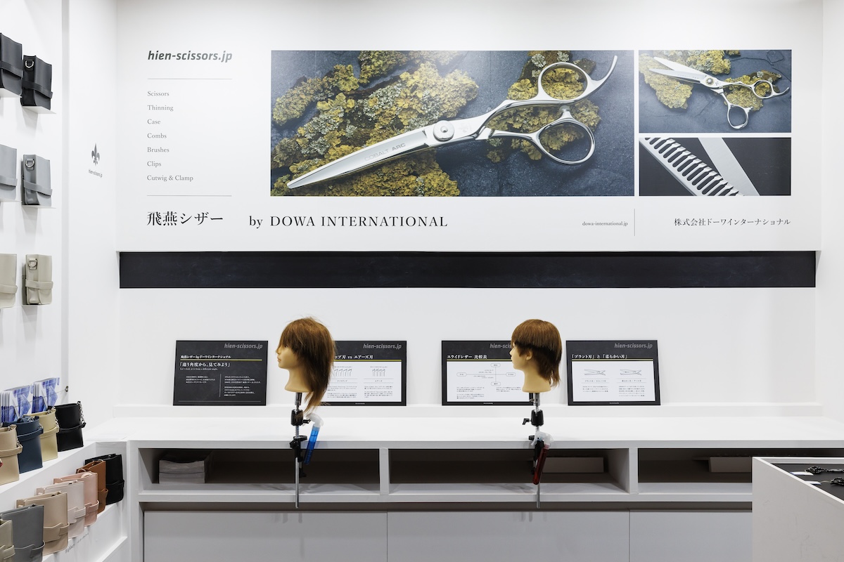 ウィッグを設置した体験コーナー