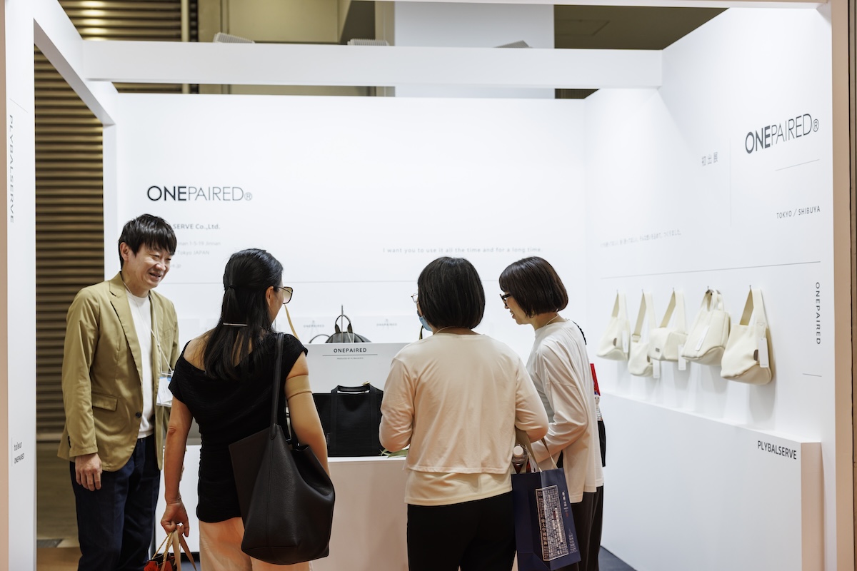 人が集まるブースにはさらに人が集まる