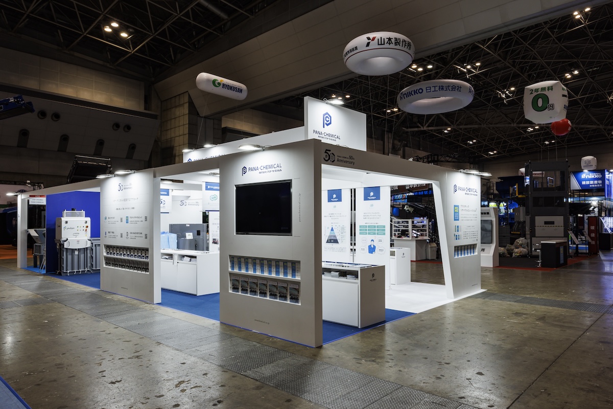 通路側の壁面にはブース流入のハードルを下げる工夫