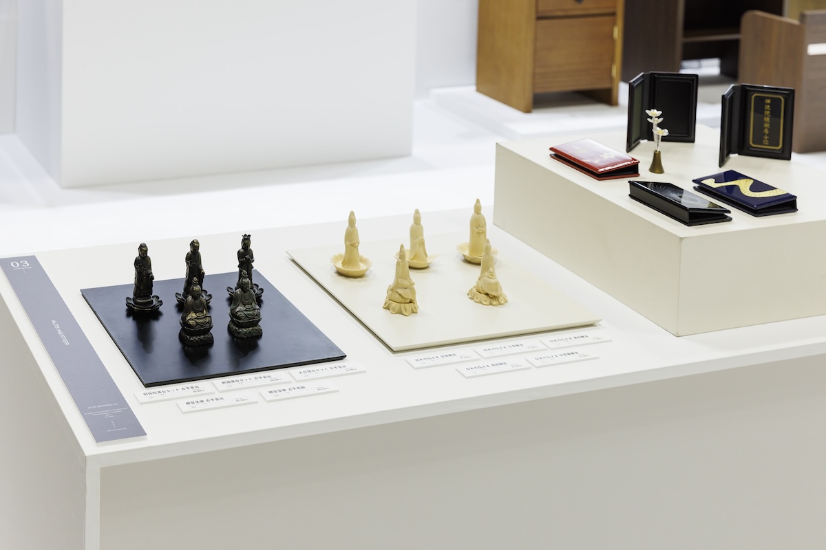 細かな装飾がほどこされた美術品のような仏具