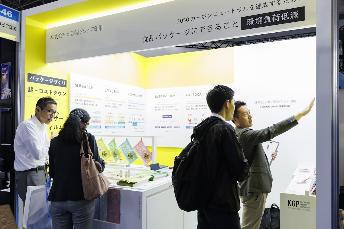 壁面グラフィックを活用して効果的に説明