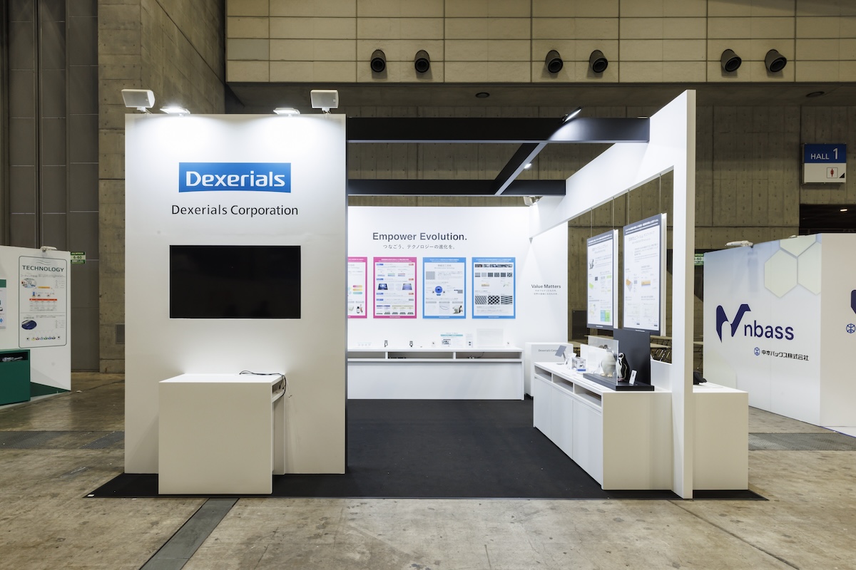 幕張メッセで開催された高機能フィルム展に出展したデクセリアルズ株式会社のブース