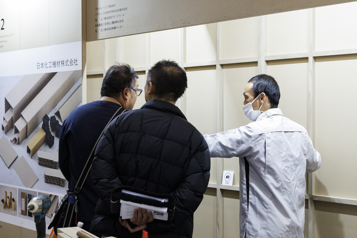 施工会社の社員が工法を説明